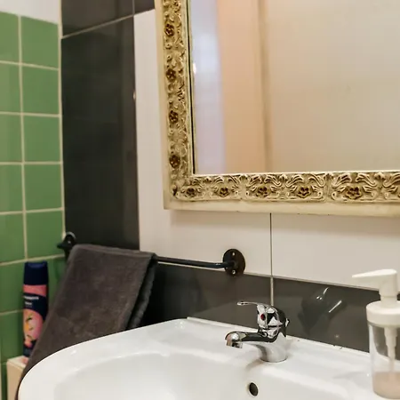 בית הארחה Daniela's Central 205